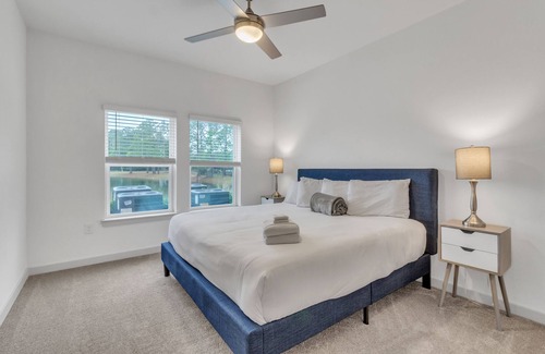 Arlington Apartment | Apt KING SIZE BED.