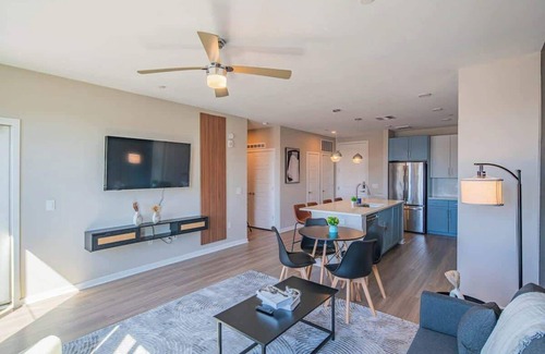 Orange Heights Apartment | Apt Near Attractions | Pool, Gym, Parking & W/D