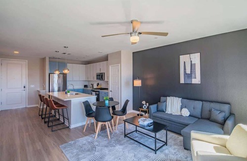 Orange Heights Apartment | Apt Near Attractions | Pool, Gym, Parking & W/D