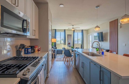 Orange Heights Apartment | Apt Near Attractions | Pool, Gym, Parking & W/D