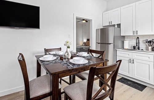 Northside House | Apt Near Downtown | Desk WiFi TVs | Games | Pets