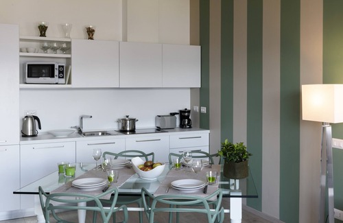 Stresa Apartment | Apt nr centre of Stresa ,balcony, WiFi, air/con and wonderful view over the lake