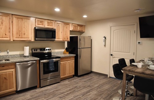 Tucson House | APT Style Home 2BR/2BA w/COV Patio Near Airport