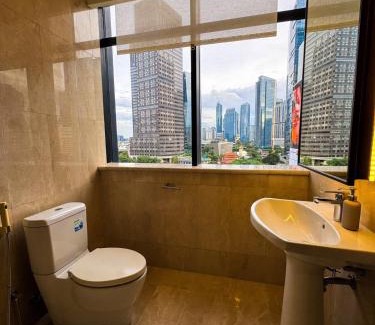 Jakarta Apartment | Apt Sudirman Suite 3BR With Infinity Pool & Netflix by Damaresa