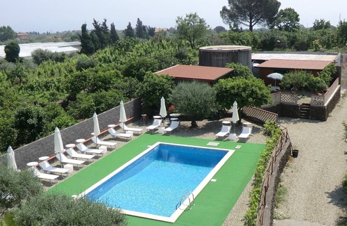 Santa Venerina Apartment | Apt Villa for families