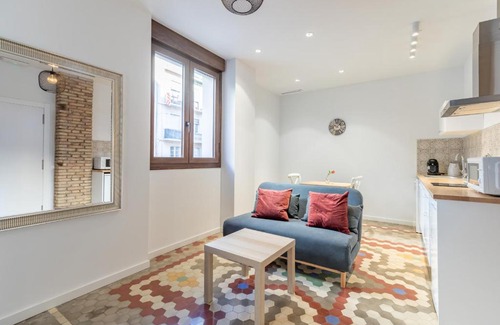 La Petxina Apartment | Apt with Antique Floor & lots of Sun Light
