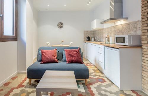 La Petxina Apartment | Apt with Antique Floor & lots of Sun Light