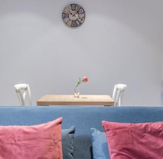 La Petxina Apartment | Apt with Antique Floor & lots of Sun Light