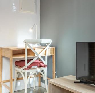 La Petxina Apartment | Apt with Antique Floor & lots of Sun Light