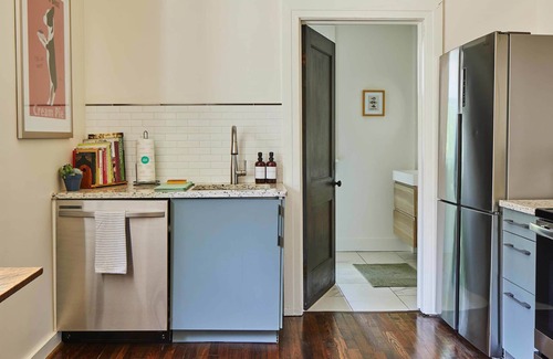 Five Points South Apartment | Apt2 Charles - Amazing Outdoors Dog-friendly