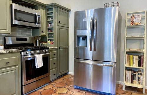 Crestline Heights Apartment | Apt2@EdenBrae - Walkable Southern Gothic Mansion