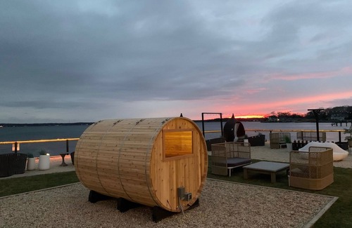 Aquebogue Hotel | Aqua by American Beech - Deluxe King