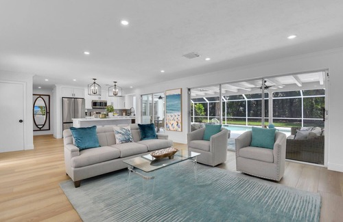 Park Shore House | Aqua Cottage- Newly renovated Park Shore home!
