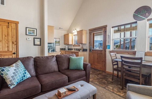 Dover Bay House | Aqua Duck - Courtyard Beach Bungalow