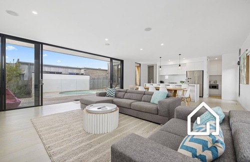 Blairgowrie House | Aqua Luna *1 NIGHT FREE* Stylish Retreat by Koonya Ocean Beach