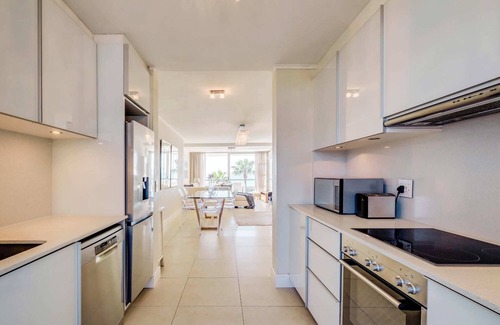 Mouille Point Apartment | Aqua Views at the Waterclub in Cape Town