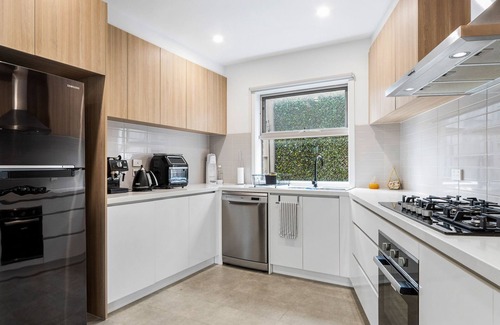 Capel Sound House | Aqua Vista Escape - Stylish 3-bedroom townhouse.