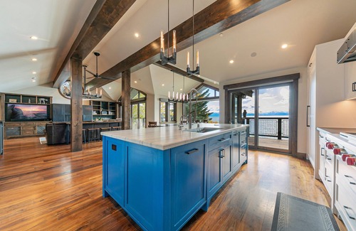 Lake Tahoe House | Aqua Vista Lakefront Estate by Tahoe Getaways - 6 BR in Carnelian Bay w Buoy, Pier & Game Room