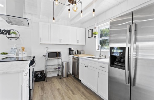 Warm Mineral Springs House | AQUA VISTA * WATERFRONT RESORT STYLE * NEAR BEACHES