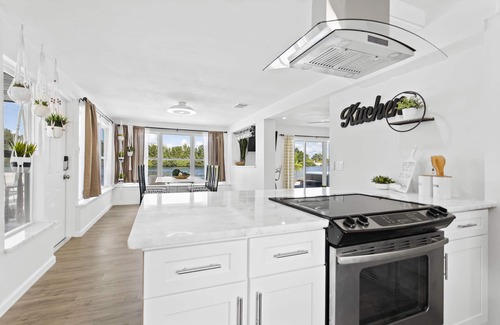 Warm Mineral Springs House | AQUA VISTA * WATERFRONT RESORT STYLE * NEAR BEACHES
