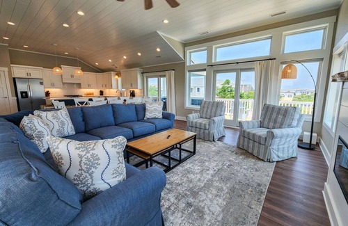 Southern Shores House | Aquarius - beautiful 6 bed room home w/Private Pool & Pickleball court!