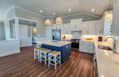 Southern Shores House | Aquarius - beautiful 6 bed room home w/Private Pool & Pickleball court!