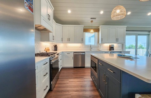 Southern Shores House | Aquarius - beautiful 6 bed room home w/Private Pool & Pickleball court!
