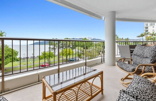 Cairns Central Business District Apartment | Aquarius Esplanade Retreat