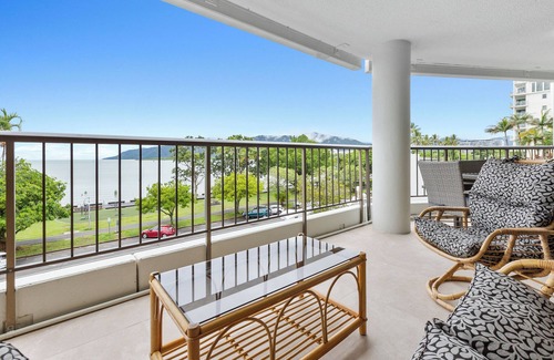 Cairns Central Business District Apartment | Aquarius Esplanade Retreat