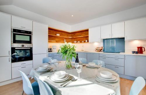 Porthcurno Apartment | Aquarius
