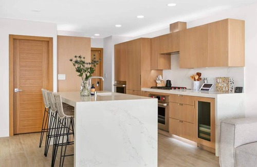 Eastern Malibu House | Aquazzura - By Stay Awhile Villas