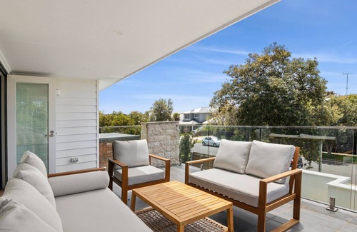 Torquay House | Aquilla by the Beach
