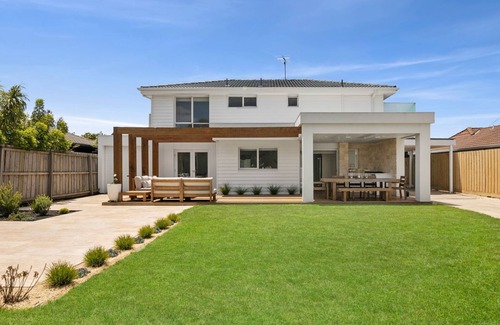 Torquay House | Aquilla by the Beach