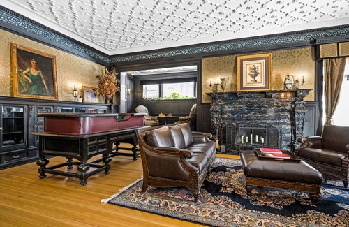 Endion House | Aquitainia Suite w/Jacuzzi & Fireplace