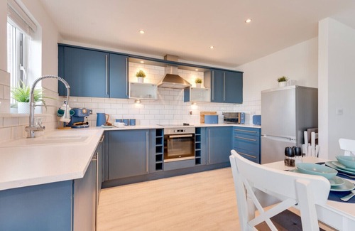 Llanelli Apartment | Ar Lan Y Môr - Two Bedroom Apartment, Sleeps 4