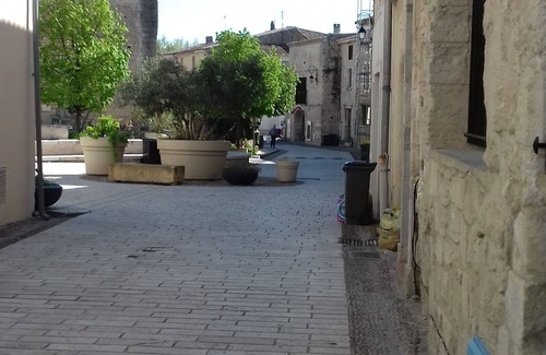 Aramon Apartment | Aramon in village house, large atypical T1 of 43m2, very quiet.