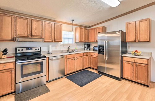 Minnesott Beach House | Arapahoe Home w/Fireplace Near Deer Hunting