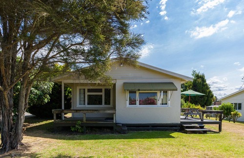 Motuoapa Cottage | Arataha Landing - Motuoapa Holiday Home