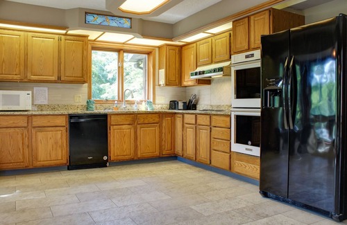 Lake Delton House | Arbor Dell 1 Block from Lake Delton