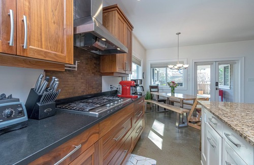 Queenswood House | Arbutus Haven