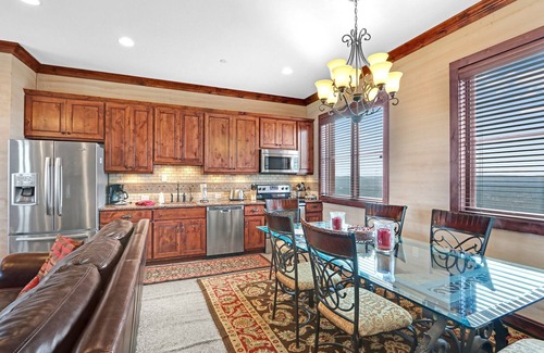 Johnson City Hotel | Arc de Texas - Louis XIV Suite I Penthouse, pools, fishing on 2001 acre ranch!