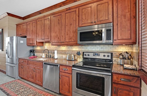 Johnson City Hotel | Arc de Texas - Louis XIV Suite I Penthouse, pools, fishing on 2001 acre ranch!