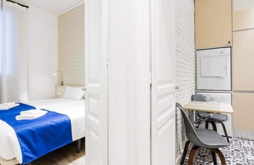 El Parc i la Llacuna del Poblenou Apartment | Arc de Triomf Modern apartment with balcony!