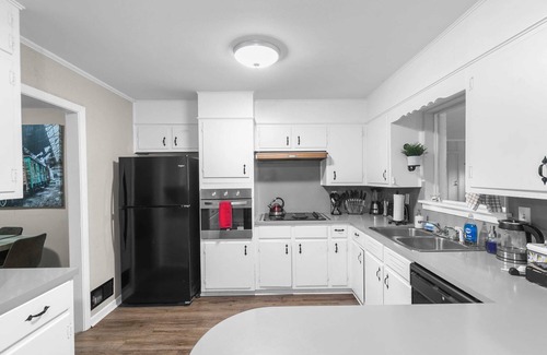 Center Point House | Arcade | Games, Long Stays & Large Groups Welcomed!