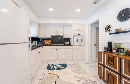 Hollywood Hills House | Arcade Pool Coffee Nook 3BD