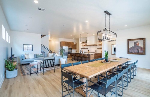 Santa Clara House | Arcadia 53 | DOG FRIENDLY * PRIVATE Hot Tub * Arcade Games * Sleeps 21