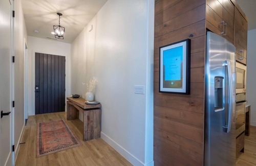 Santa Clara House | Arcadia 53 | DOG FRIENDLY * PRIVATE Hot Tub * Arcade Games * Sleeps 21