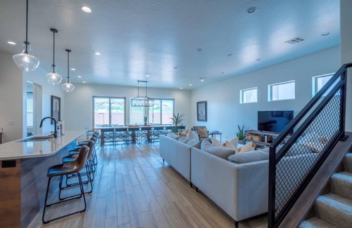 Santa Clara House | Arcadia 53 | DOG FRIENDLY * PRIVATE Hot Tub * Arcade Games * Sleeps 21