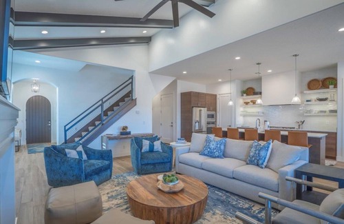 Ivins House | Arcadia 61 | Private Hot Tub * Fire Pit * Sleeps 19