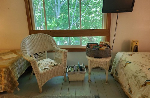 Arcadia Cottage | Arcadia BeachView Cottage- Lake Michigan is ready for you just across the lane!